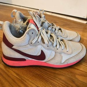 Nike Internationalist MIDI women’s 8.5M pre owned